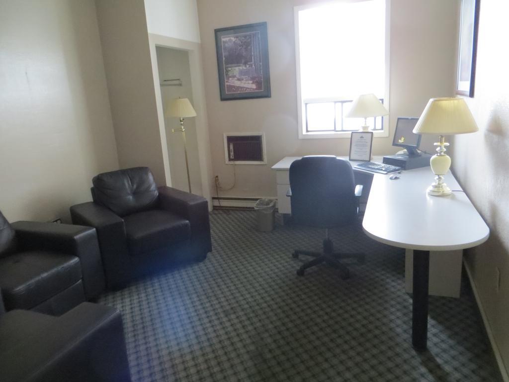 Ba Hotel Red Deer Ngoại thất bức ảnh