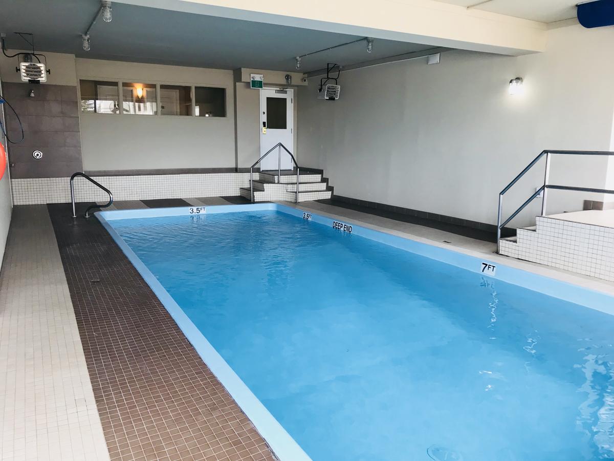 Ba Hotel Red Deer Ngoại thất bức ảnh